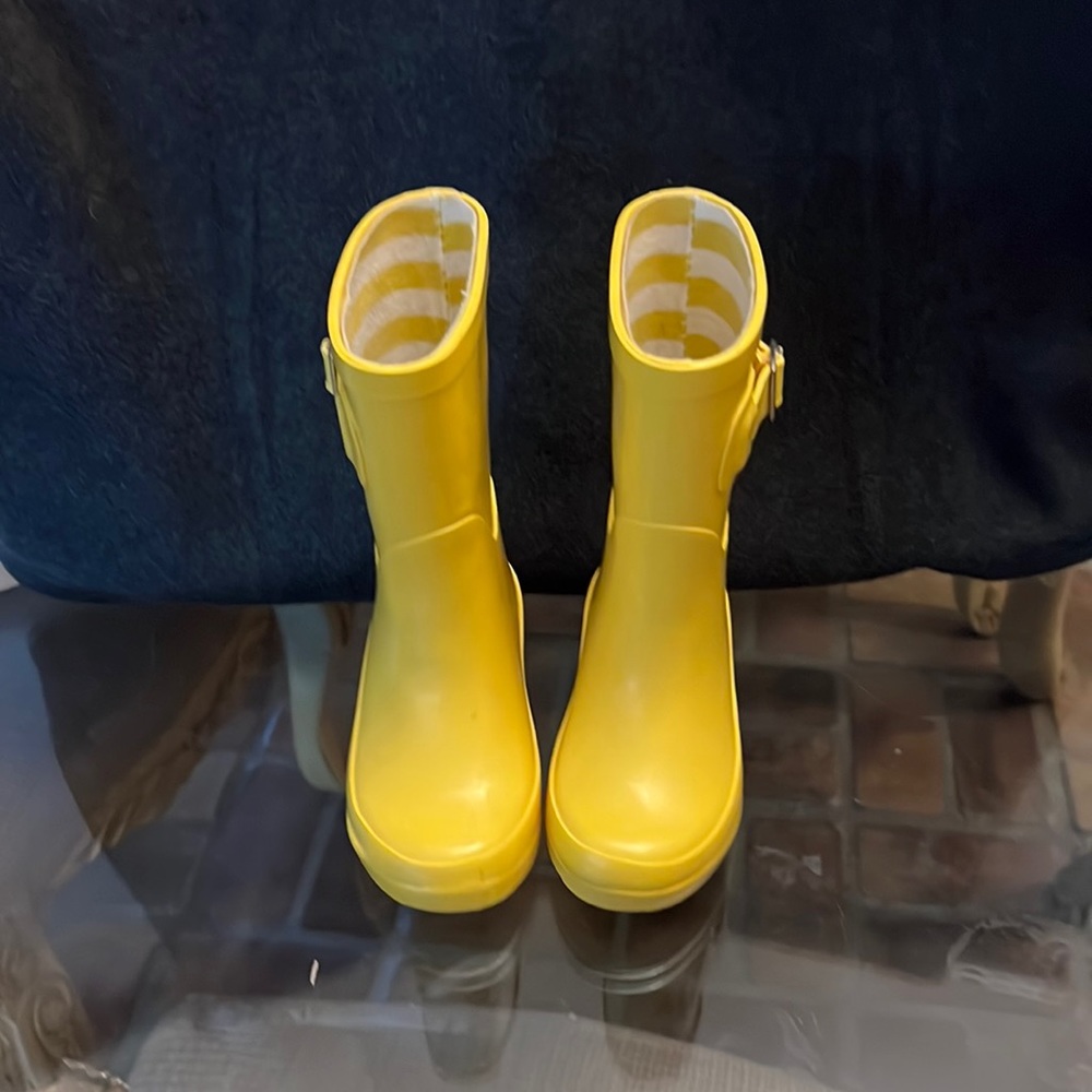 COPY - Excellent condition rubber boots. Hardly worn. Lots of life left.